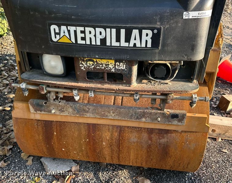 image for item EJ7212 2004 Caterpillar CB-224E double drum vibratory roller