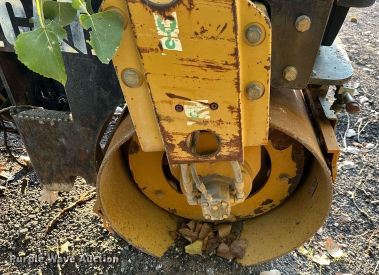 image for item EJ7212 2004 Caterpillar CB-224E double drum vibratory roller