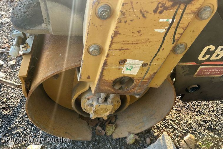 image for item EJ7212 2004 Caterpillar CB-224E double drum vibratory roller