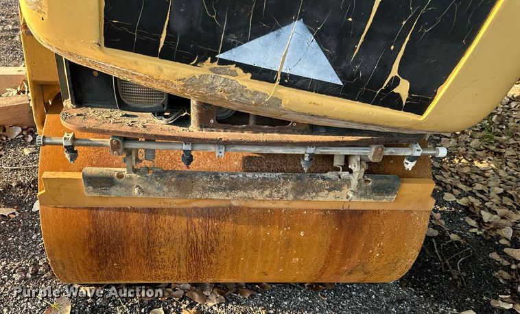 image for item EJ7212 2004 Caterpillar CB-224E double drum vibratory roller