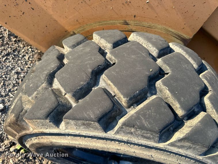 image for item EJ7213 2006 Case 450 skid steer loader