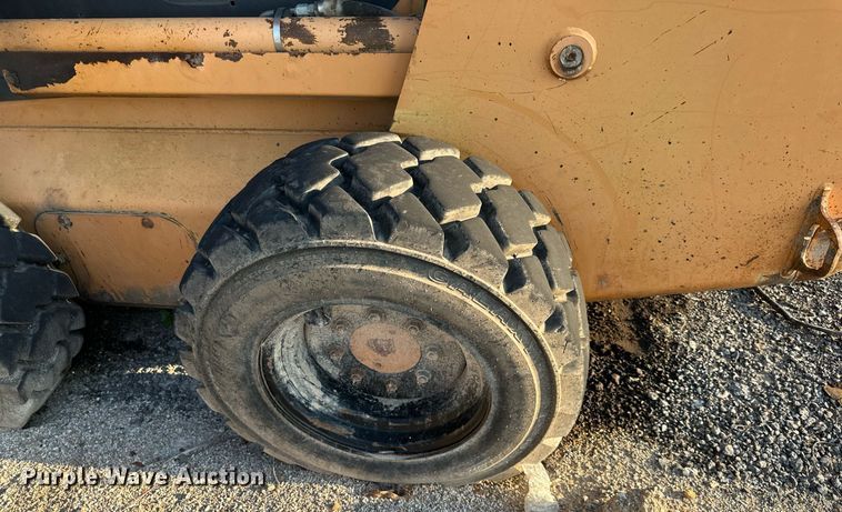 image for item EJ7213 2006 Case 450 skid steer loader