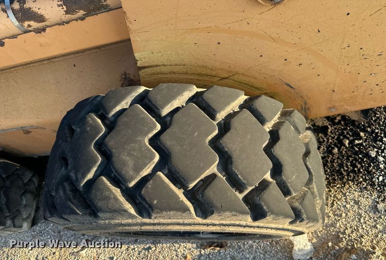 image for item EJ7213 2006 Case 450 skid steer loader