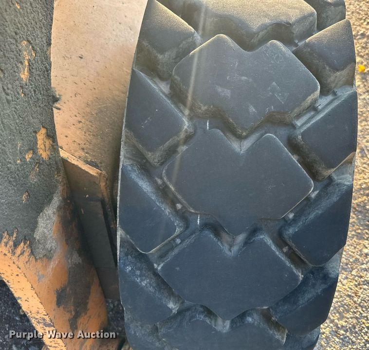 image for item EJ7213 2006 Case 450 skid steer loader