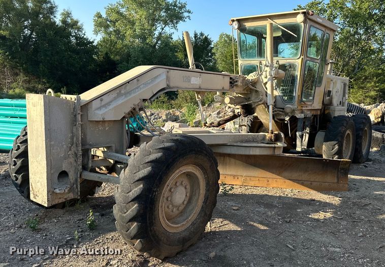 image for item EJ7214 1990 Caterpillar 12G rigid frame motor grader