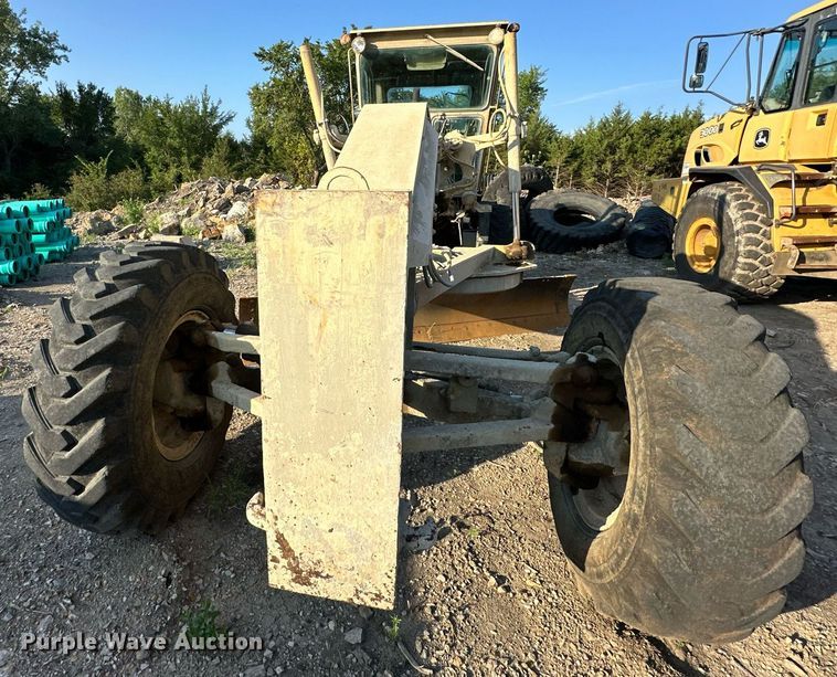 image for item EJ7214 1990 Caterpillar 12G rigid frame motor grader