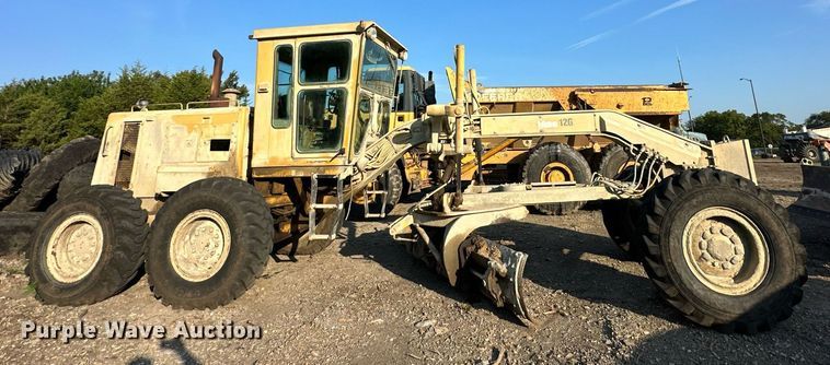 image for item EJ7214 1990 Caterpillar 12G rigid frame motor grader