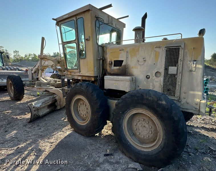 image for item EJ7214 1990 Caterpillar 12G rigid frame motor grader