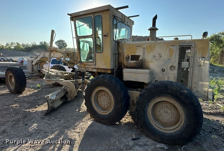 image for item EJ7214 1990 Caterpillar 12G rigid frame motor grader