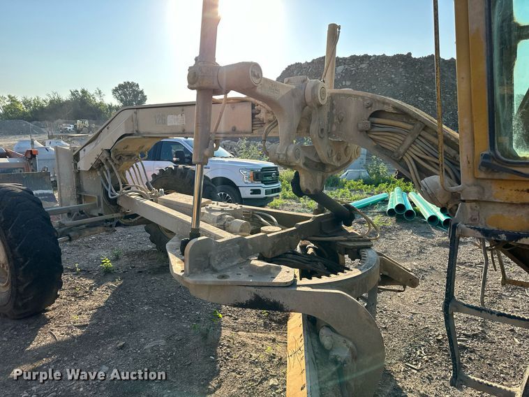 image for item EJ7214 1990 Caterpillar 12G rigid frame motor grader