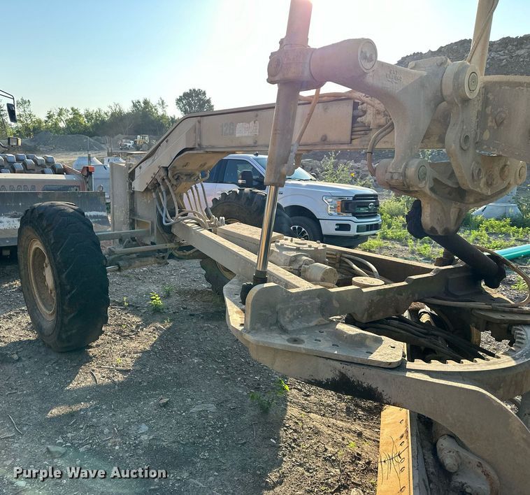 image for item EJ7214 1990 Caterpillar 12G rigid frame motor grader