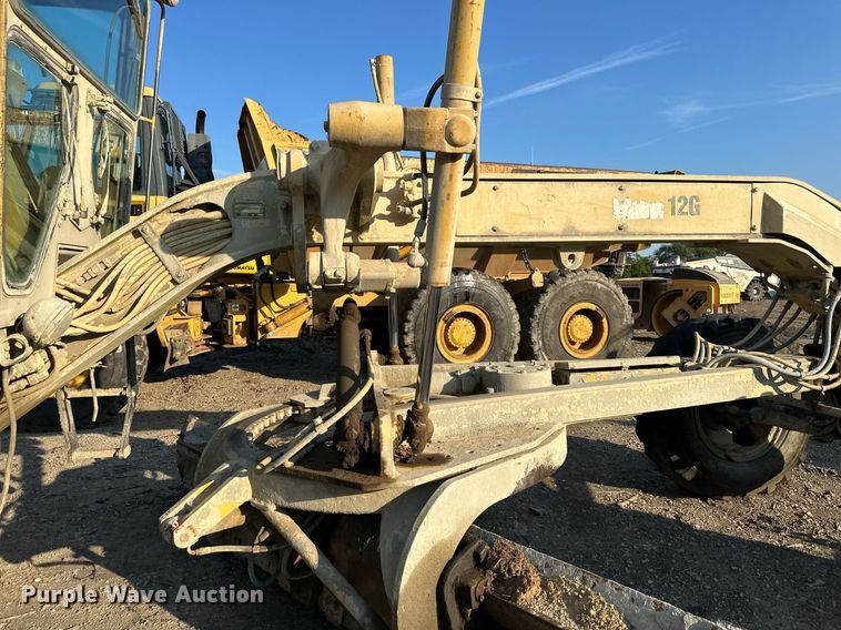 image for item EJ7214 1990 Caterpillar 12G rigid frame motor grader