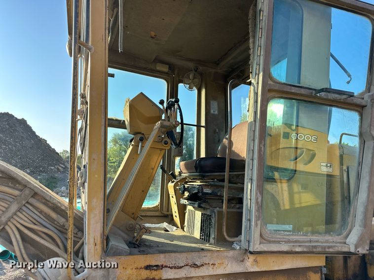 image for item EJ7214 1990 Caterpillar 12G rigid frame motor grader