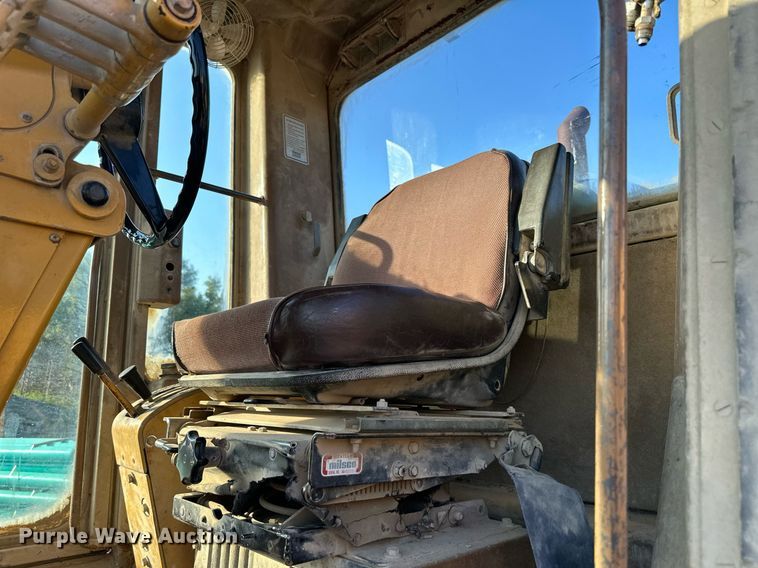 image for item EJ7214 1990 Caterpillar 12G rigid frame motor grader