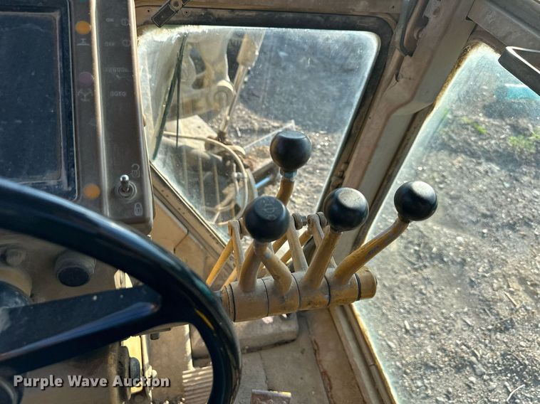 image for item EJ7214 1990 Caterpillar 12G rigid frame motor grader