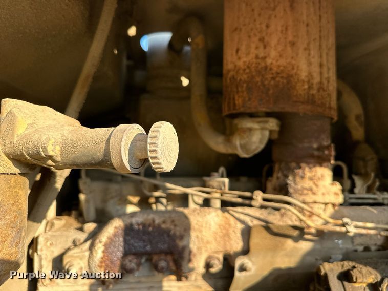 image for item EJ7214 1990 Caterpillar 12G rigid frame motor grader