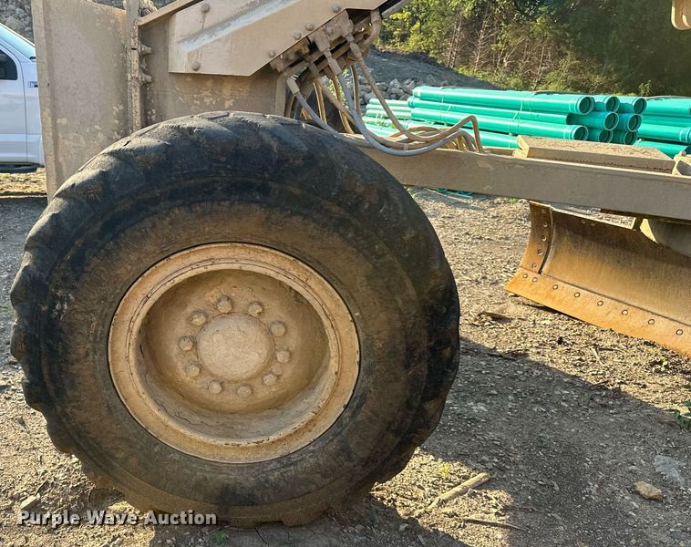 image for item EJ7214 1990 Caterpillar 12G rigid frame motor grader