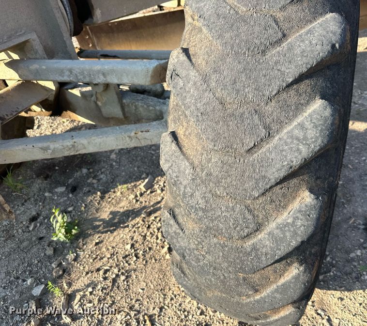 image for item EJ7214 1990 Caterpillar 12G rigid frame motor grader