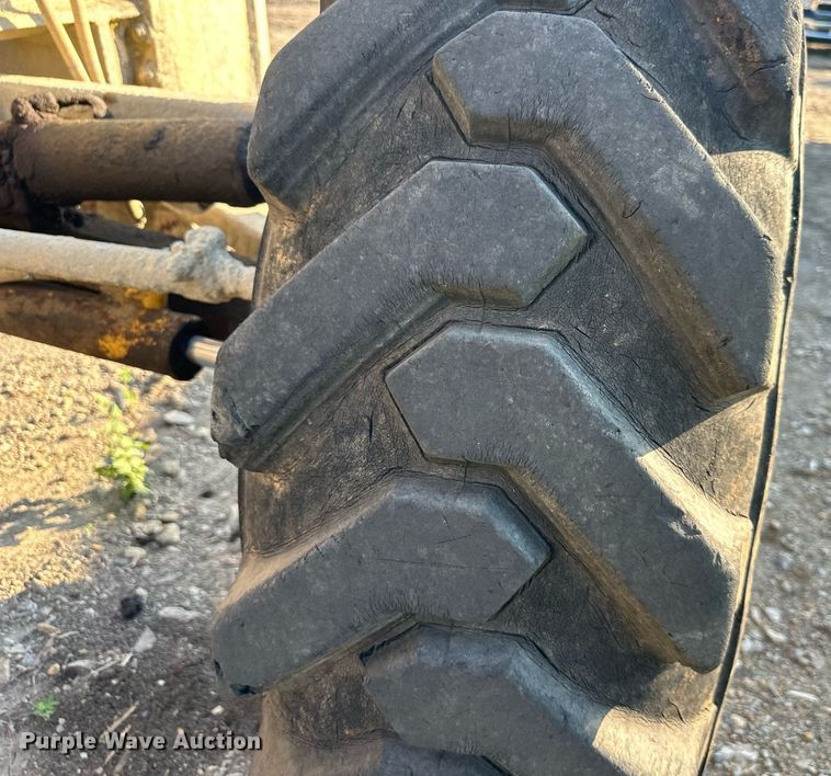 image for item EJ7214 1990 Caterpillar 12G rigid frame motor grader