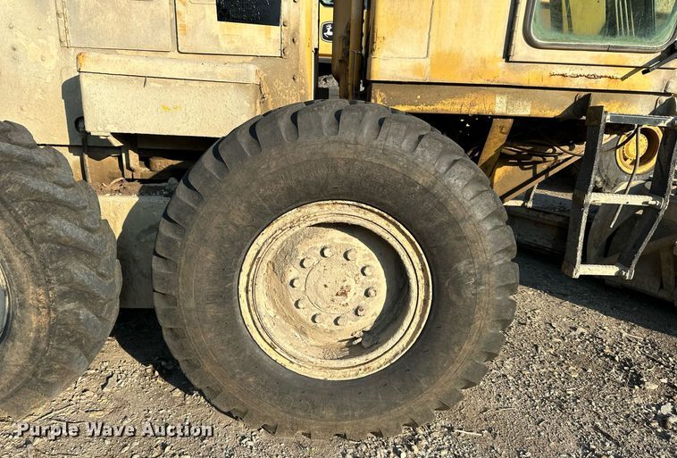 image for item EJ7214 1990 Caterpillar 12G rigid frame motor grader