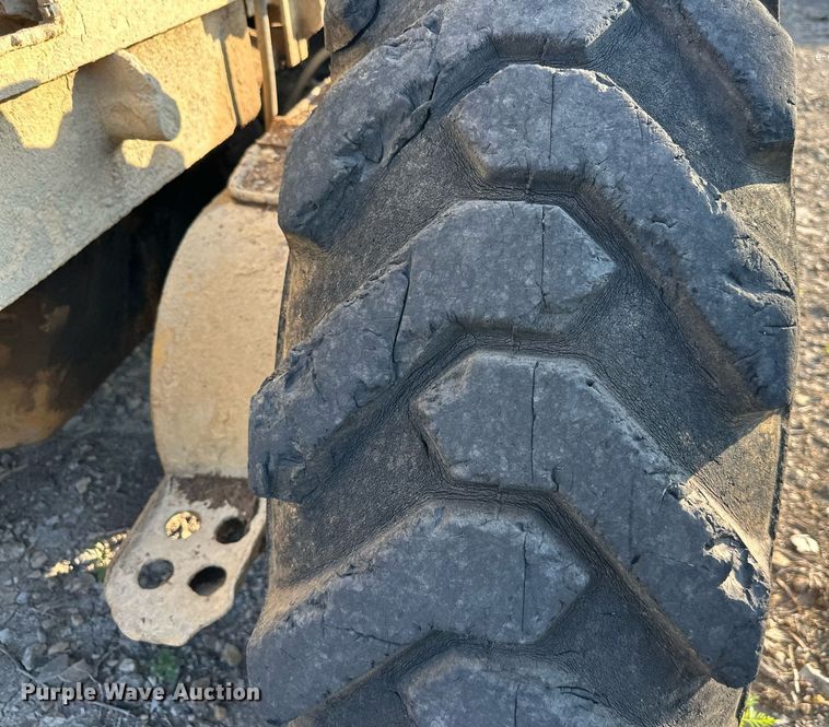 image for item EJ7214 1990 Caterpillar 12G rigid frame motor grader