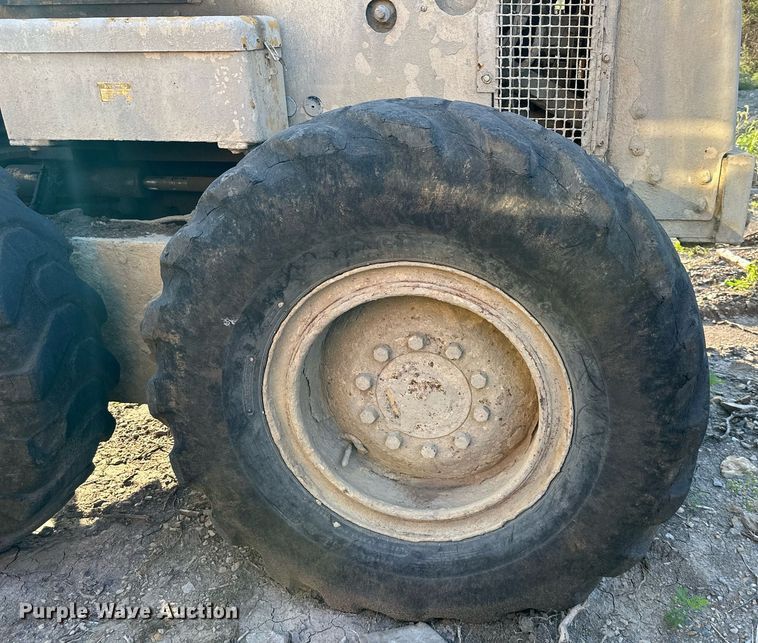 image for item EJ7214 1990 Caterpillar 12G rigid frame motor grader