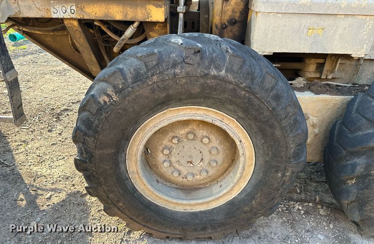 image for item EJ7214 1990 Caterpillar 12G rigid frame motor grader