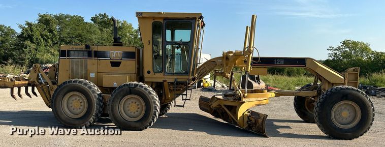 image for item EJ7215 1995 Caterpillar 12H motor grader