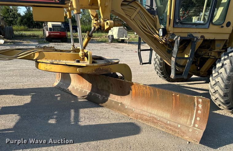 image for item EJ7215 1995 Caterpillar 12H motor grader