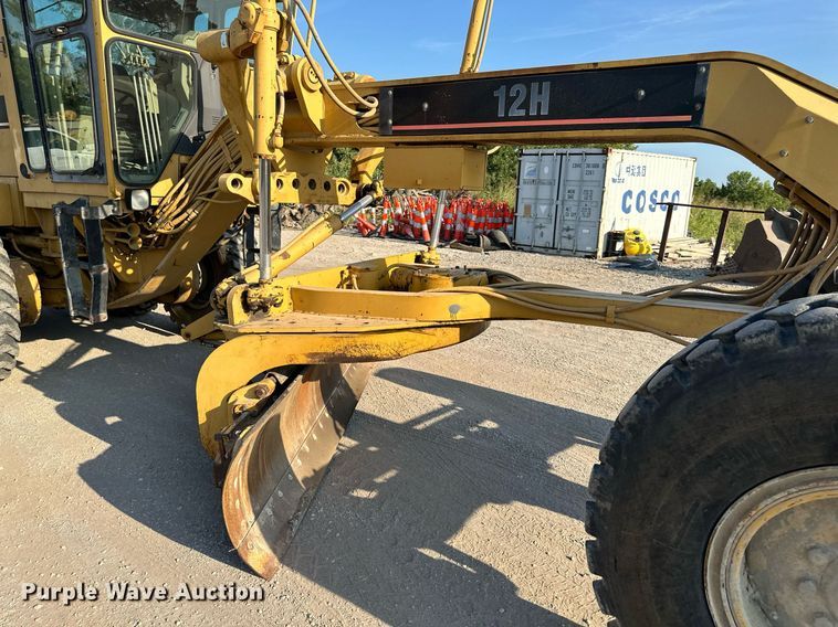 image for item EJ7215 1995 Caterpillar 12H motor grader