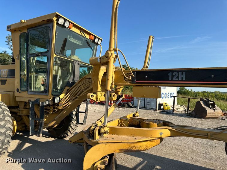 image for item EJ7215 1995 Caterpillar 12H motor grader