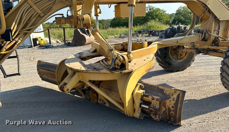image for item EJ7215 1995 Caterpillar 12H motor grader