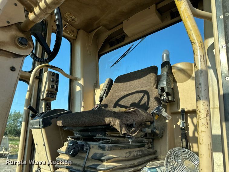 image for item EJ7215 1995 Caterpillar 12H motor grader