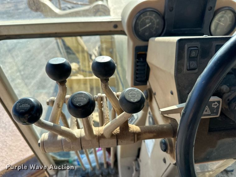 image for item EJ7215 1995 Caterpillar 12H motor grader