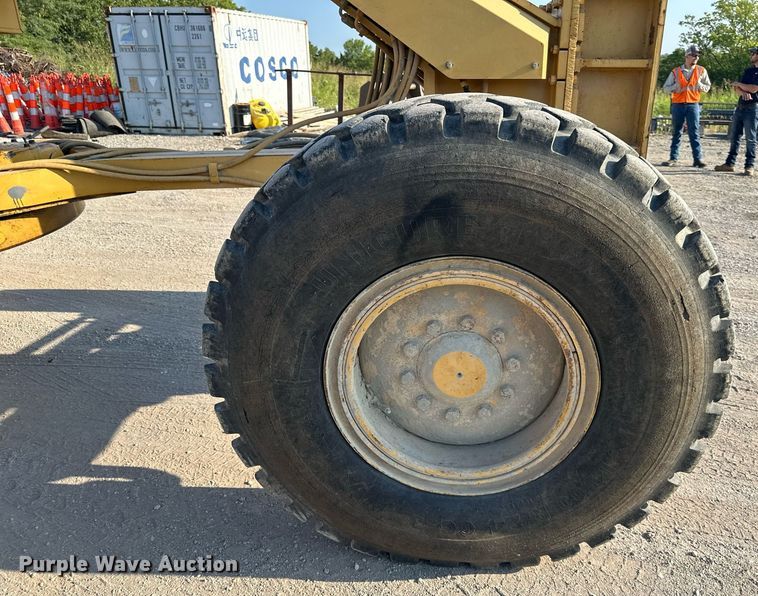 image for item EJ7215 1995 Caterpillar 12H motor grader