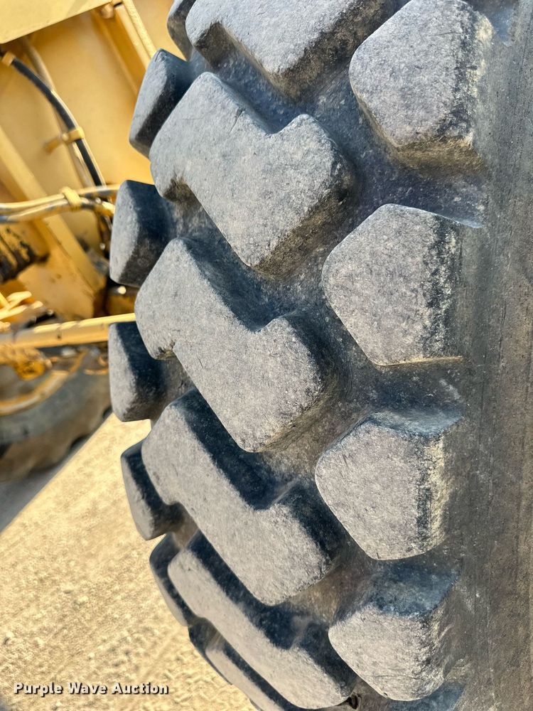 image for item EJ7215 1995 Caterpillar 12H motor grader