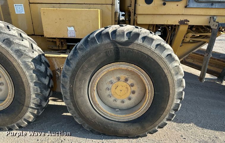 image for item EJ7215 1995 Caterpillar 12H motor grader