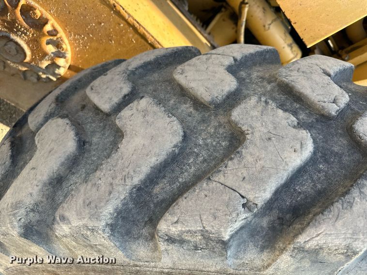 image for item EJ7215 1995 Caterpillar 12H motor grader