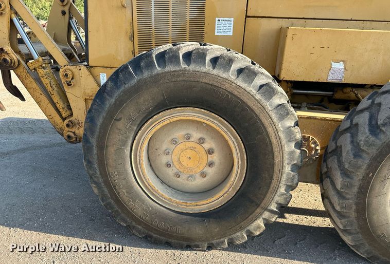 image for item EJ7215 1995 Caterpillar 12H motor grader