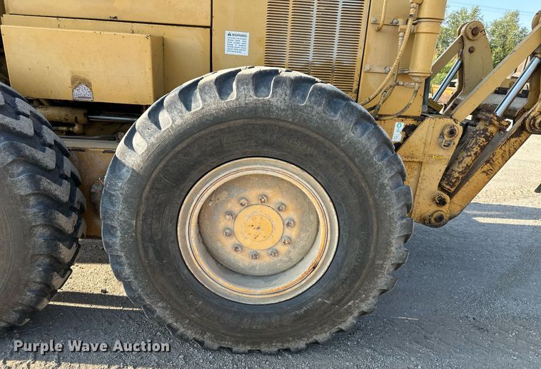 image for item EJ7215 1995 Caterpillar 12H motor grader