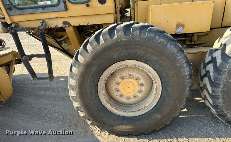 image for item EJ7215 1995 Caterpillar 12H motor grader