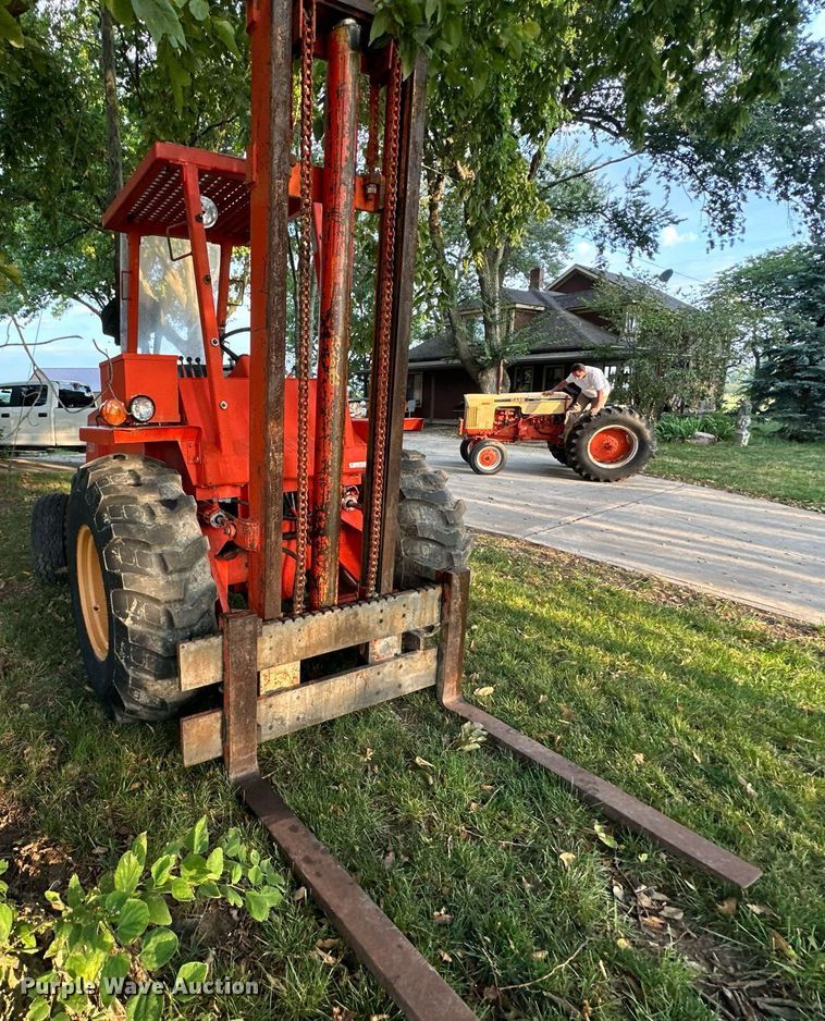 image for item EJ7217 1982 Case  586D forklift