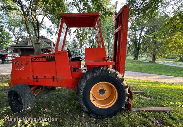 image for item EJ7217 1982 Case  586D forklift