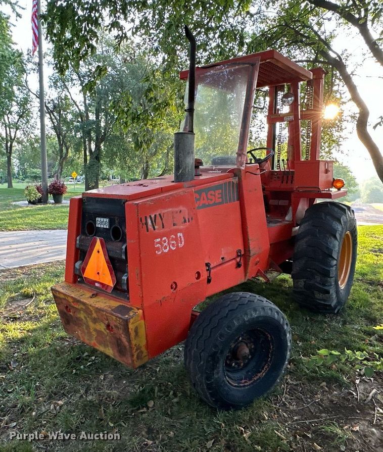 image for item EJ7217 1982 Case  586D forklift