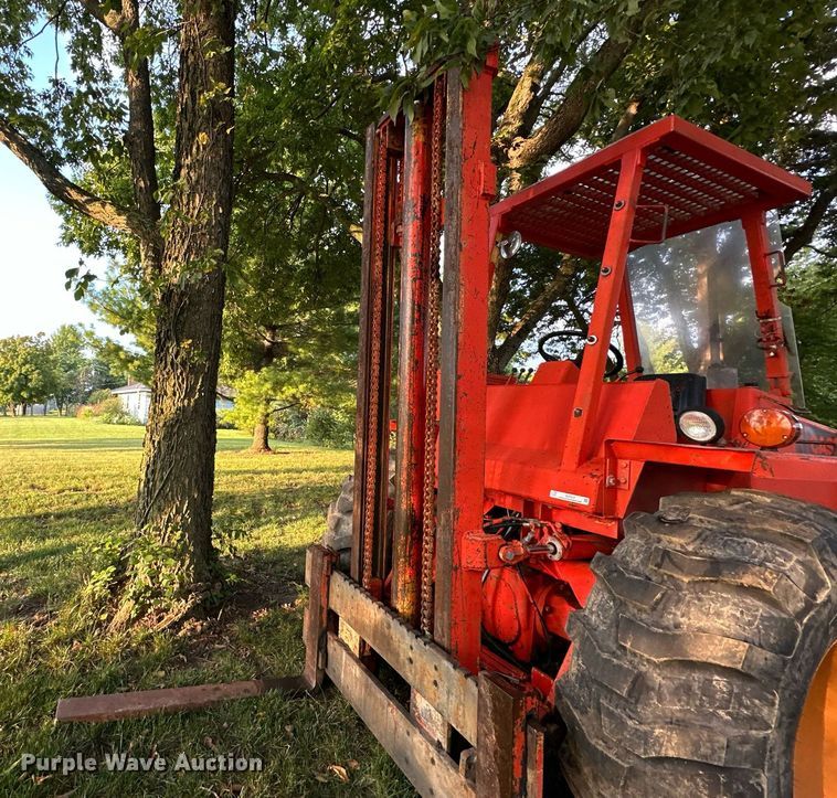 image for item EJ7217 1982 Case  586D forklift