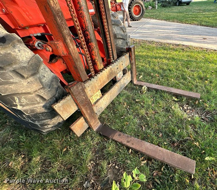 image for item EJ7217 1982 Case  586D forklift