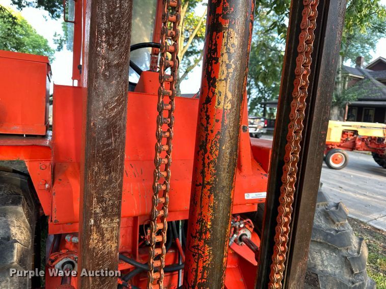 image for item EJ7217 1982 Case  586D forklift