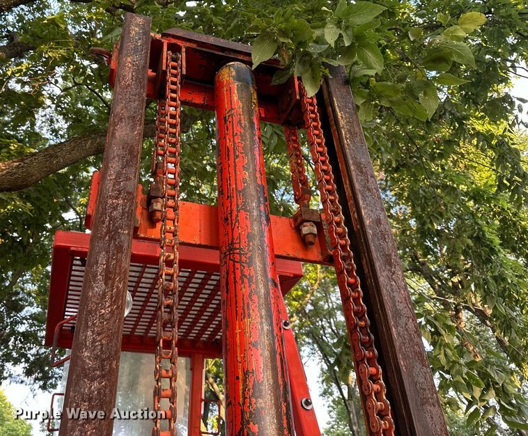 image for item EJ7217 1982 Case  586D forklift