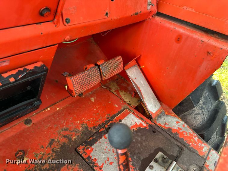 image for item EJ7217 1982 Case  586D forklift