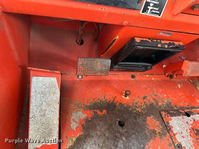 image for item EJ7217 1982 Case  586D forklift